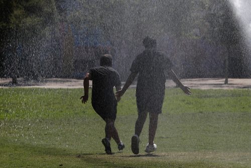 Ola de calor previo a Navidad: ¿Se llegará a los 38° grados en la región Metropolitana??