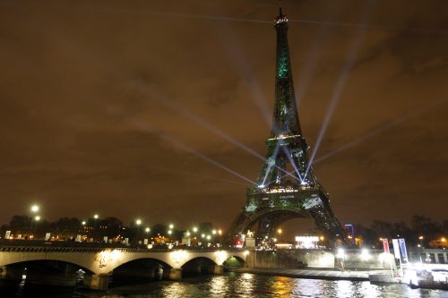 Torre Eiffel fue evacuada tras alarma de incendio