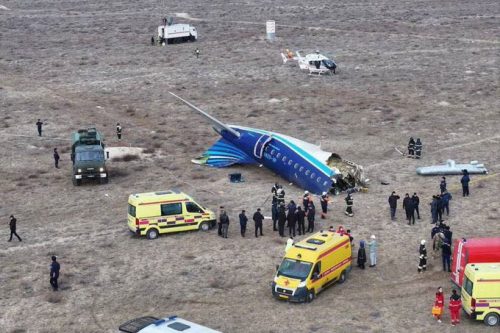 Misil ruso habría provocado accidente de avión en Kazajistán en el que murieron 38 personas