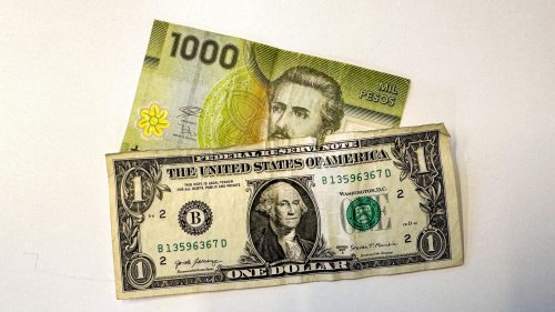 Dólar llega a los 1.000 pesos luego de los anuncios económicos en Estados Unidos