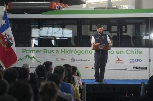 Presidente Boric presentó el primer bus a hidrógeno hecho en Chile