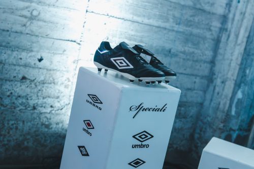 UMBRO celebra sus 100 años lanzando el nuevo calzado Speciali Court