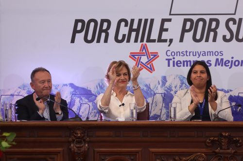 Tras ser proclamada como candidata presidencial, Matthei se reúne con RN para afinar detalles