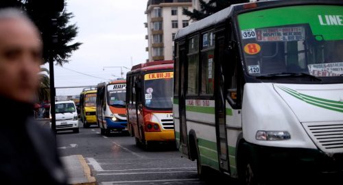 Chillán lidera: primer sistema de pago con tarjetas bancarias en taxibuses de Chile