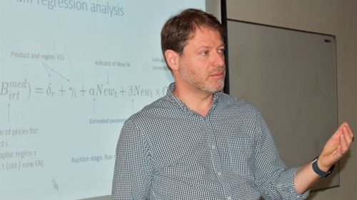 Profesor de Stanford sobre inteligencia artificial: "La gran oportunidad para revertir el estancamiento en la productividad es la IA"