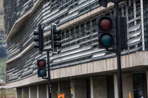 Semáforos apagados en la Región Metropolitana debido a corte masivo de luz