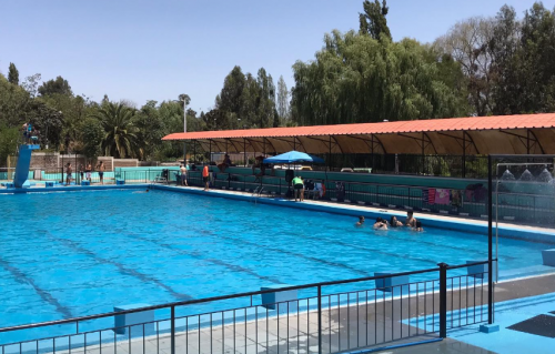 Adolescente de 17 años muere ahogado en la piscina municipal de Machalí