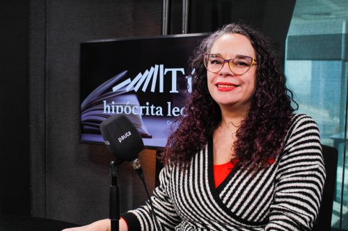Entre versos bíblicos y mitología griega: Antonella Estévez abre su biblioteca
