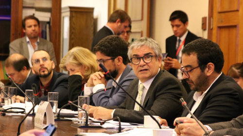 "Son dos documentos distintos": Ejecutivo vuelve a presentar cifras inconsistentes en presentación del salario mínimo