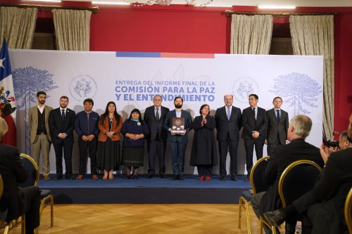 Presidente Boric recibe propuestas contenidas en el informe de la Comisión para la Paz y el Entendimiento