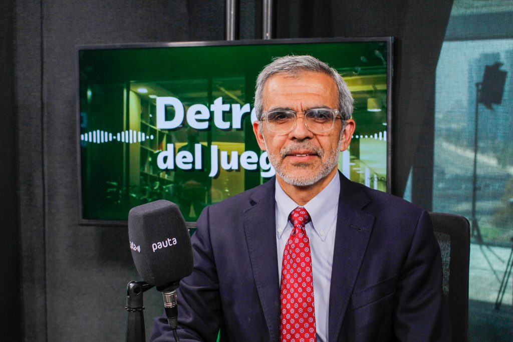 Ministro Luis Cordero analiza los desafíos del Estado ante el fenómeno de las barras bravas