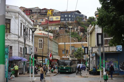 Valparaíso enfrenta compleja crisis comercial: 393 locales cerrados en el casco histórico