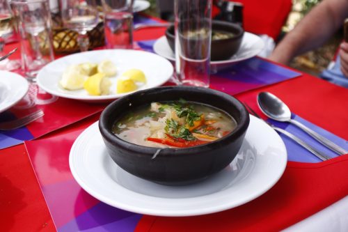 Caldillo de congrio fue elegido por Taste Atlas como una de las mejores 20 sopas del mundo