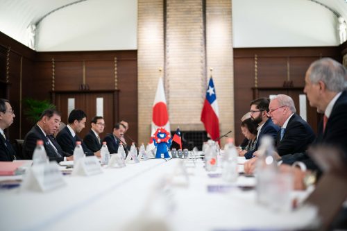 Presidente de la Cámara acusa discriminación a diputados en gira presidencial por Asia