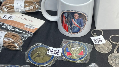 Ejército se desmarca de venta de artículos con imagen de Pinochet en Escuela Militar