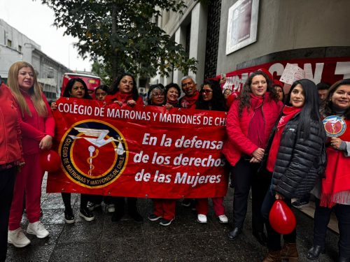 Colegio de Matronas rechaza nuevo decreto del Minsal y llama a movilización nacional: "Atenta contra la salud reproductiva"