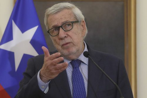 Tras el retiro de agregados militares en Israel, canciller evita especular sobre el fin de relaciones diplomáticas y candidatos se dividen por la medida