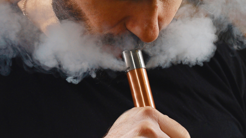 Entra en vigencia la ley que regula los vapeadores en Chile: conoce sus principales medidas y dónde ya no se pueden usar