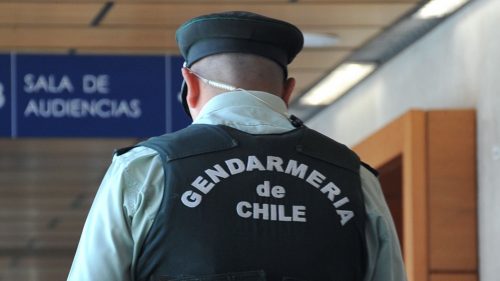 Cuatro gendarmes enfrentan sumarios administrativos por vender completos a reos en cárcel de Punta Arenas
