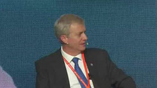 José Antonio Kast protagonizó incómodo momento: le cortaron el micrófono y siguió hablando