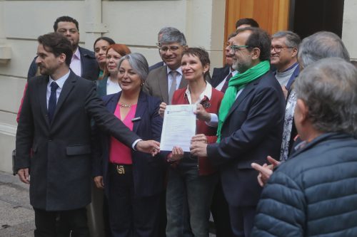 Lo que dejó la primera franja electoral: "no vengo de la elite", la vida de Tohá en relato poético y el futuro para "el hijo"