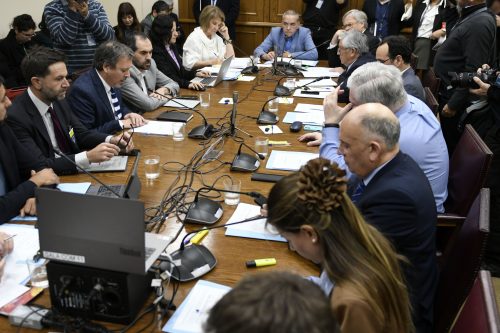 Ley de pesca: Comisión mixta aprueba nueva fórmula de reparto pesquero y Pacific Blu revierte cierre
