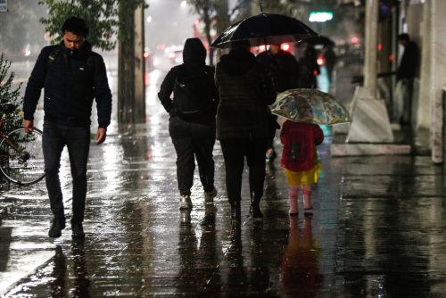 Lluvia en Santiago: ¿Se suspenderán las clases este viernes 13 de junio?