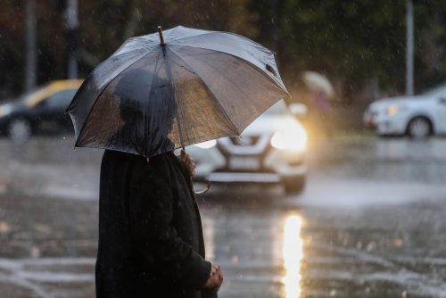 ¿A qué hora deja de llover en Santiago?