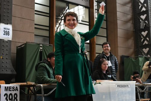 Carolina Tohá tras emitir su voto: “Queremos un progreso que no deje a nadie atrás”