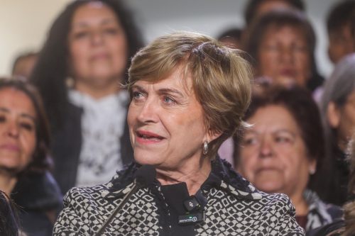 Matthei, rodeada de mujeres: 