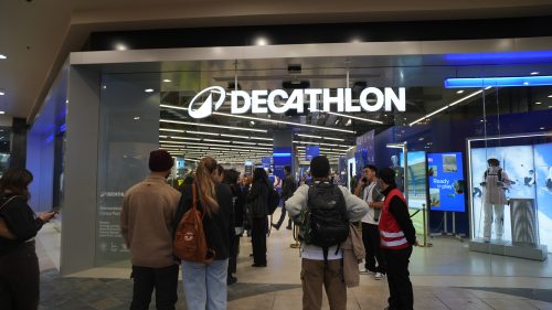 Decathlon sigue creciendo: abrió nueva tienda en Cenco Portal La Dehesa