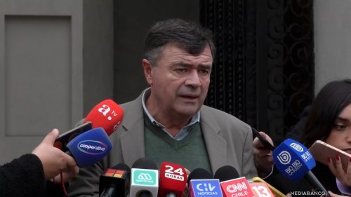 Ministro de Agricultura desconoce si compró en comercio informal y anuncia medidas de regulación a feriantes