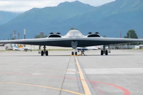 Bombarderos B-2 de EE.UU. sobrevuelan el Pacífico mientras Trump evalúa sumarse a ataque contra Irán