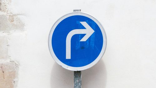 Escándalos, inseguridad y economía: por qué ha aumentado la identificación con la derecha en Chile