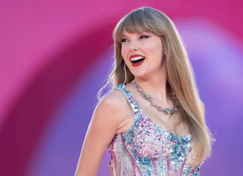 Taylor Swift duplica sus reproducciones en streaming tras recuperar los derechos de sus discos