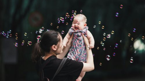 China lanza subsidio infantil anual de más de $480 mil para enfrentar baja natalidad