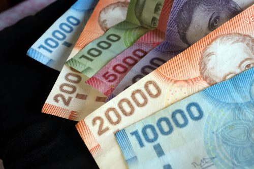 Proyecto que busca eliminar el cobro en UF es criticado por el ministro de Hacienda y por expertos