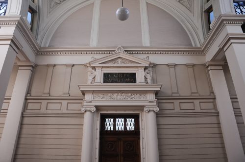 Detectan que 692 funcionarios del Poder Judicial viajaron fuera de Chile con licencias médicas