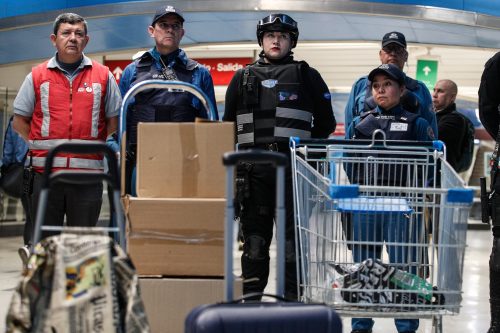 Metro reduce en 25% el comercio ambulante tras prohibir carros de carga