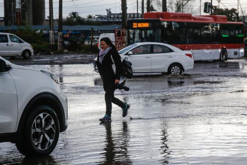 Lluvia en Santiago: ¿hasta cuándo lloverá y cuánta agua caerá en la capital?