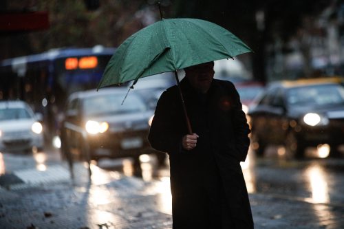 Anuncian precipitaciones esta semana en Santiago: ¿Qué días lloverá y cuánta agua caerá?