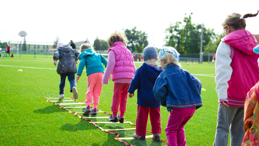 Los niños neerlandeses son los más felices y los chilenos los últimos en ranking de Unicef