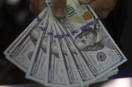 Frente al peso chileno: dólar a la baja tras anuncio de Trump sobre aranceles al cobre