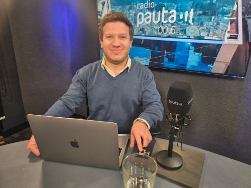 Baja digitalización de adultos mayores: siguen usando el celular "solo para hacer o recibir llamadas"