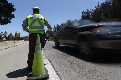 Contraloría detectó que Carabineros no incautó 626 vehículos con encargo por robo durante fiscalizaciones