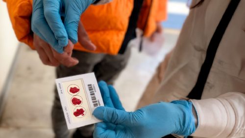 Retrasos en análisis de Gendarmería y envíos al SML: Contraloría detecta deficiencias en funcionamiento del Sistema Nacional de Registros de ADN