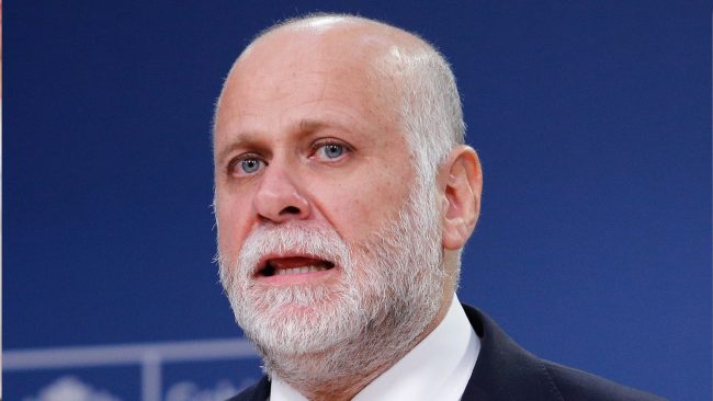 Elizalde informa que dos hinchas de la 