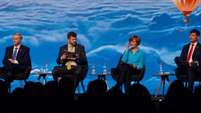 Kast, Matthei, Parisi y Kaiser critican a Jara y presentan propuestas contra el desempleo y los 