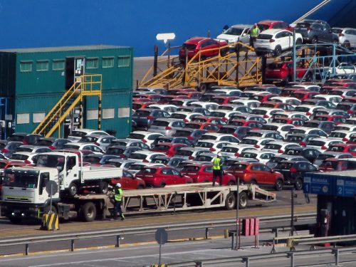 Ventas de autos nuevos suben por quinto mes consecutivo y las camionetas son las favoritas