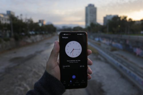 Cambio de hora en Chile: ¿Qué efectos tiene en la salud y por qué se realiza?
